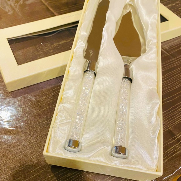 Oleg Cassini Dining Oleg Cassini Crystal Diamond Filled Cake Knife